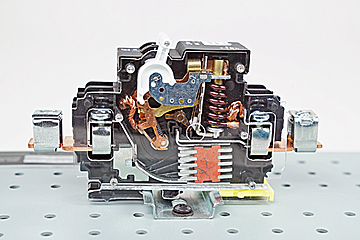 DAC Worldwide 100A, Single Pole Circuit Breaker Cutaway | 273-907 | Closeup